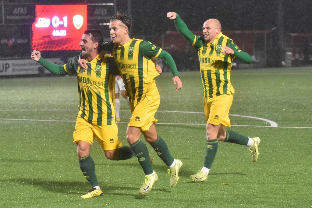 Voetbal | Simpele winst in Wijdewormer levert ADO Den Haag eerste periodetitel op